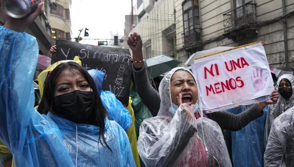 Mujeres al borde. (Foto: AP/Juan Karita)