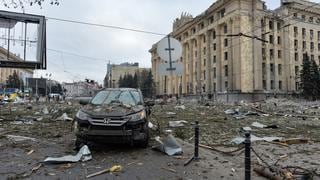 Al menos 10 muertos en el bombardeo ruso contra ciudad ucraniana de Járkov [GALERÍA]