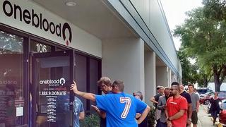 Tiroteo en Orlando: Personas hacen largas colas para donar sangre a las víctimas [Fotos y Video]