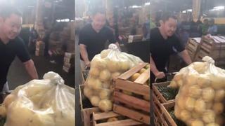"La vida continúa": Kenji Fujimori reaparece en el Mercado de Frutas tras estar con su padre [VIDEO]