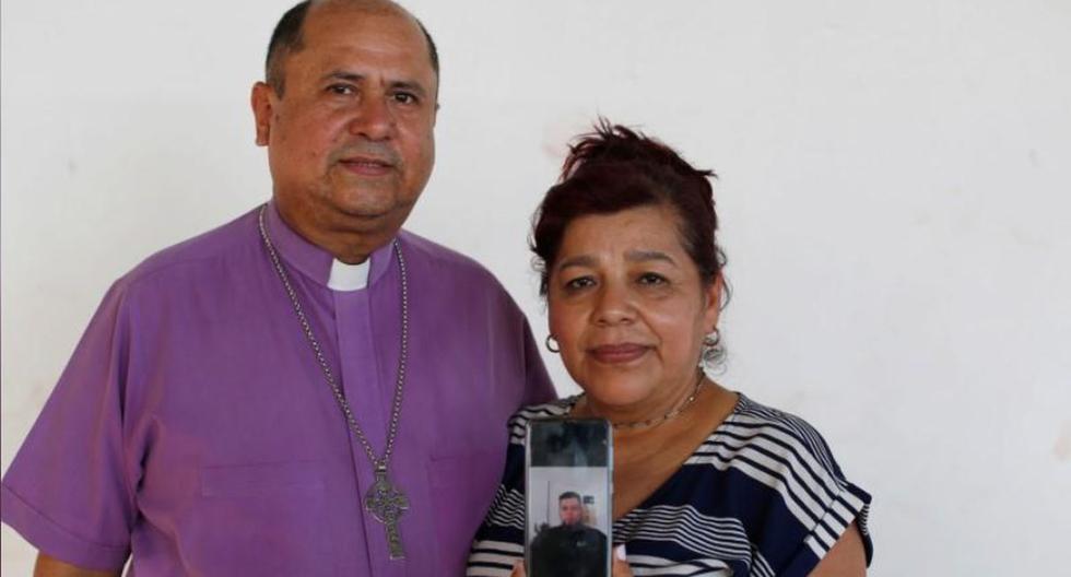 Josué Alvarado Guerra es hijo del obispo anglicano David Alvarado, quien ha recibido la ayuda de varios obispos que buscan que Alvarado Guerra no sea deportado. (Foto: Reuters)