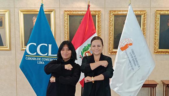 La escolar Diana con la presidenta de la CCL, Rosa Bueno de Lercari.