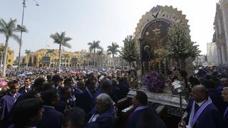 El Señor de los Milagros recorre las calles de Lima [Fotos]