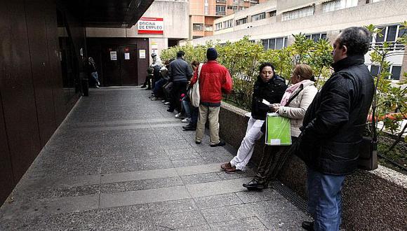 Desempleo en España causó masiva emigración. (EFE)