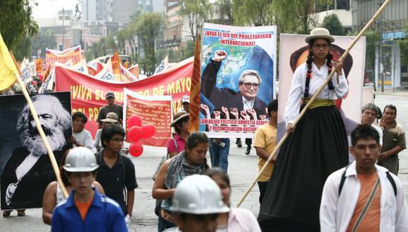 SIN RETORNO. En calles, plazas y reuniones piden la liberación del cabecilla terrorista Abimael Guzmán. (David Vexelman)