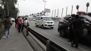 Surco: Sicarios asesinan a balazos a colombiano dentro de una minivan delante de sus familiares