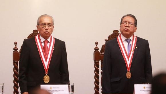 El nuevo fiscal de la Nación, Pedro Chávarry, y su antecesor, Pablo Sánchez. (Andina)