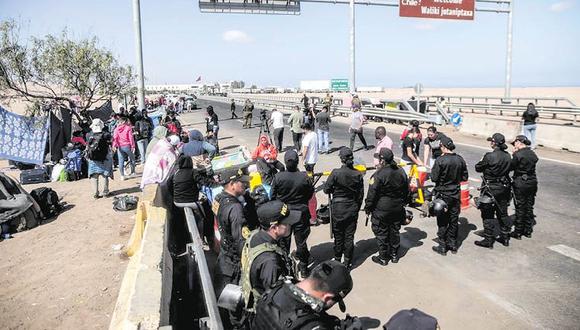 Más de 300 ciudadanos extranjeros varados en la frontera de Tacna y Arica persisten en ingresar a territorio nacional. (Foto: GEC)