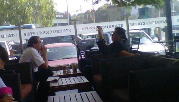 ¿PACTO? ¿ACERCAMIENTO? García y Del Castillo fueron sorprendidos tomando un cafecito en Surco. (Internet)