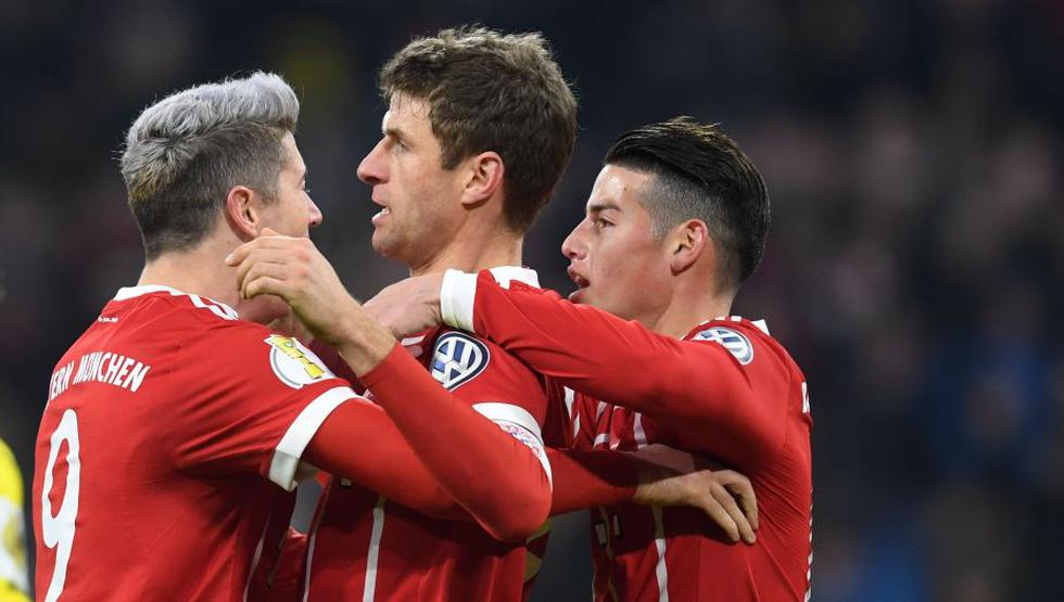 Bayern Munich derrotó 2-1 al Borussia Dortmund y pasó a cuartos de final por la Copa Alemania. (AFP)
