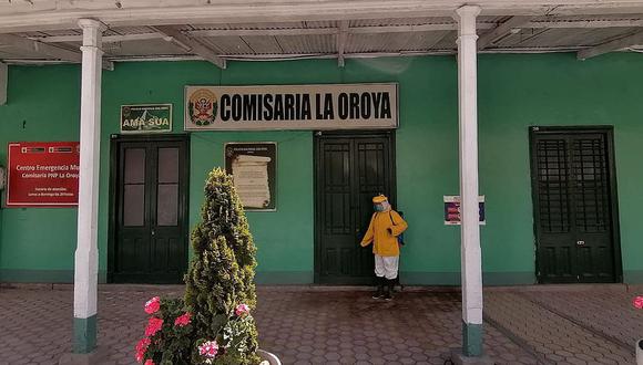 Huancayo: Cinco policías desinfectan toda la comisaría a diario para evitar que colegas se infecten de COVID-19