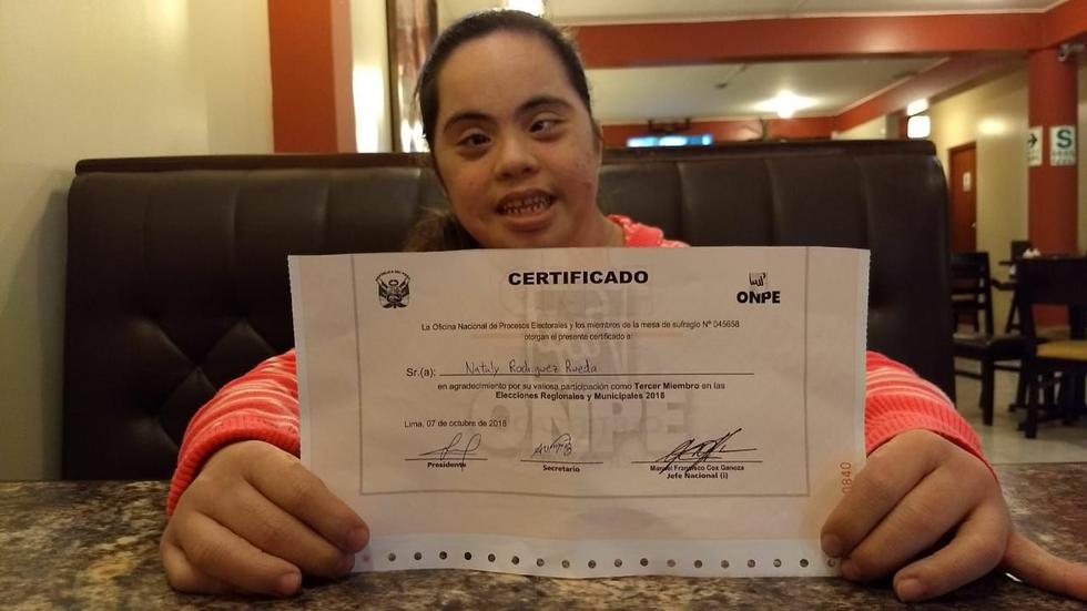 La Oficina Nacional de Procesos Electorales (ONPE) le otorgó un certificado en agradecimiento. (Foto: Samantha Aguilar)
