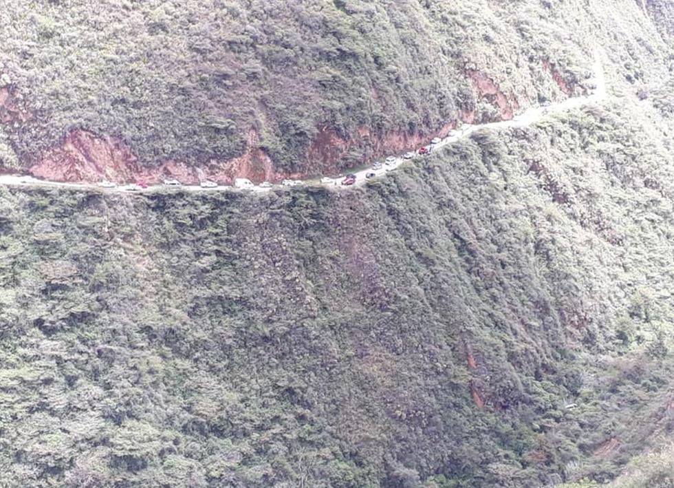 El accidente ocurrió en la vía Rodríguez de Mendoza, en la región Amazonas. (Z Televisión)
