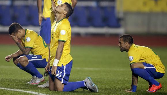 Prensa brasileña calificó de “vergüenza” la eliminación ante Paraguay en la Copa América 2015. (EFE)