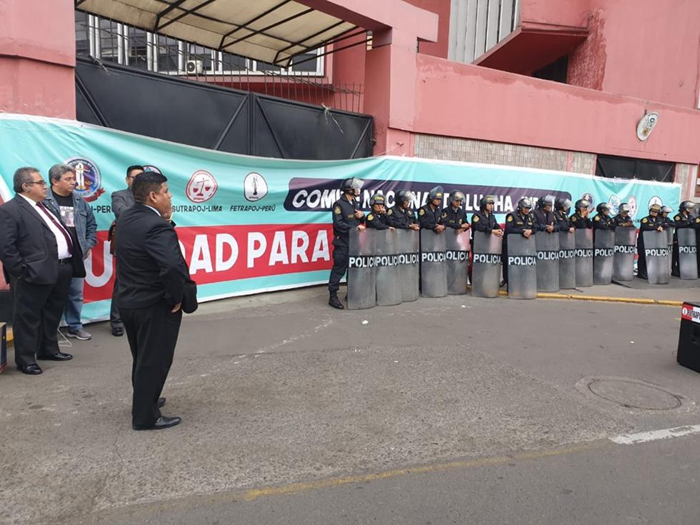 Trabajadores del Poder Judicial iniciaron protesta de 48 horas en Lima. (Foto: Facebook Sutrapoj)