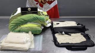 Sujeto es detenido con varios kilos de droga camuflada en maleta en el Callao [FOTOS]