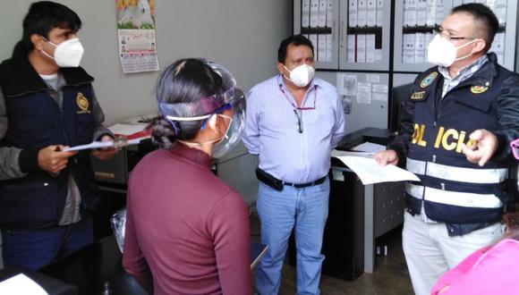 Lambayeque: Detienen a funcionario de gobierno regional acusado de recibir una coima de mil soles de la dueña de un camión frigorífico a cambio de devolverle los documentos de su vehículo intervenido. (Foto PNP)