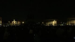 Apagan las luces en Plaza Dos de Mayo durante marcha contra el indulto a Fujimori [VIDEO]
