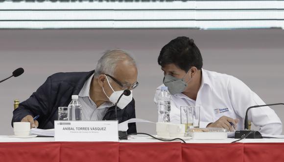 Presidente Pedro Castillo tiene a su fiel escudero Aníbal Torres que ahora lo defendió por el presunto plagio de su tesis.