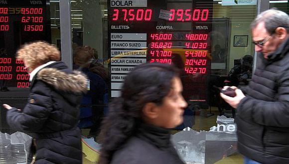 El peso argentino ha perdido ya el 50% de su valor frente al dólar en lo que va del año. (Foto: AFP)