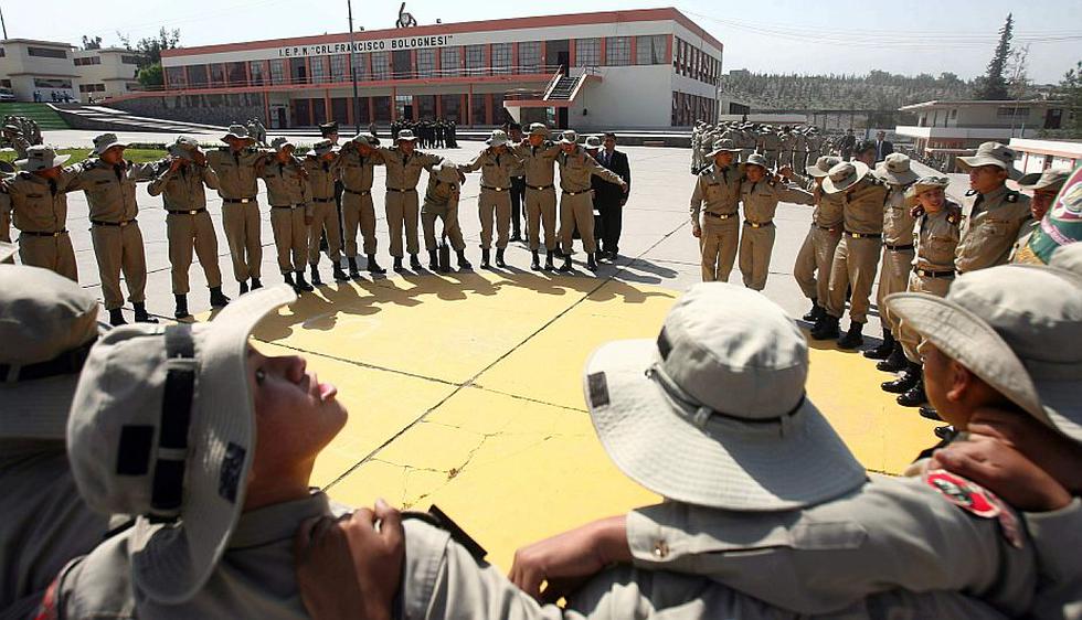 Cadetes del Colegio Militar Francisco Bolognesi de Arequipa participaron esta mañana con responsabilidad. (Heiner Aparicio)