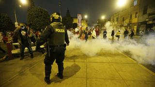 PNP reprime a manifestantes que marchan en Breña contra gabinete Bellido | FOTOS