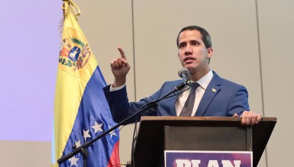 Según Juan Guaidó, "hay muchos funcionarios civiles y militares que están de acuerdo con un cambio, con la constitución y con una transición en Venezuela". (Foto: AFP)