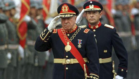 MAQUILLAN LA HISTORIA. Quieren que las nuevas generaciones no vean a Pinochet como un dictador. (Reuters)