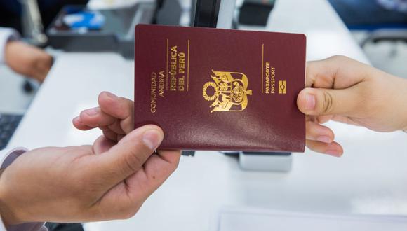 Quienes requieran de manera urgente el pasaporte para su próximo viaje deben acercarse la sede central de Migraciones. (Foto: Andina)