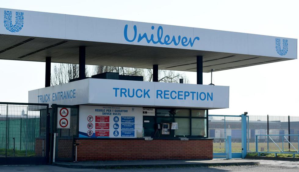 La recepción del camión de la planta de Unilever en Casalpusterlengo, al sureste de Milán, se muestra el 22 de febrero de 2020. (AFP)