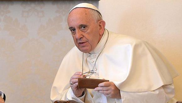 Papa Francisco pidió a Europa hacer más por inmigrantes que inundan Italia. (AFP)