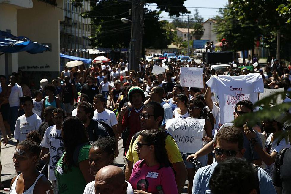 Cientos de personas se congregaron en las favelas. (EFE)