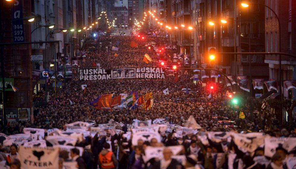 En Bilbao, España. Miles de manifestantes exigieron el acercamiento de los prisioneros de la ETA. (Reuters)