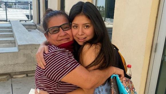 Fotografía cedida por el Departamento de la Policía de Clermont en Florida donde aparece Angélica Vences-Salgado (izquierda) mientras abraza a su hija Jacqueline Hernández (derecha). (Foto: EFE/Policía de Clermont)