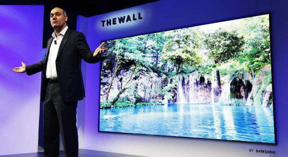 Samsung quiere sacar ventaja frente a sus competidores en el CES 2018, presentando una TV gigante. Se llama 'The Wall' y tiene nada menos que un tamaño de 146 pulgadas.