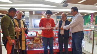 Mojémonos Todos: Bomberos Voluntarios Pompe France Perú abrió módulo de venta en Jockey Plaza para recaudar fondos