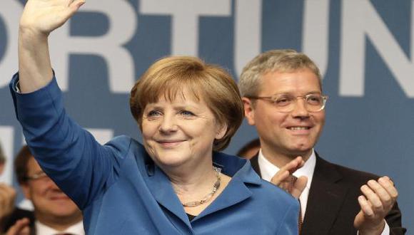 Merkel apoyó expresamente en la campaña presidencial a Sarkozy. (Reuters)