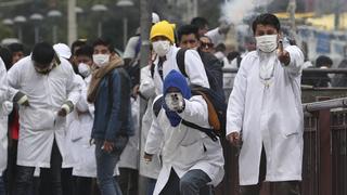 Médicos de Bolivia en huelga por el rechazo a ley que los encarcelaría si cometen mala praxis