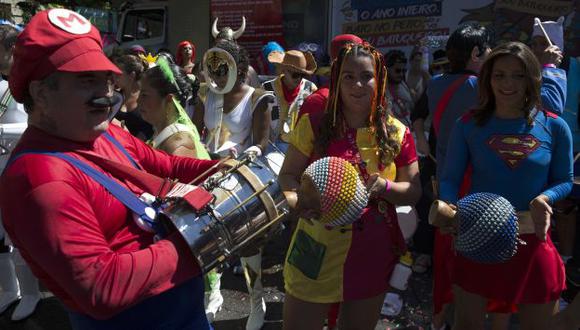 Brasil: 48 ciudades cancelan carnaval por crisis económica. (EFE)