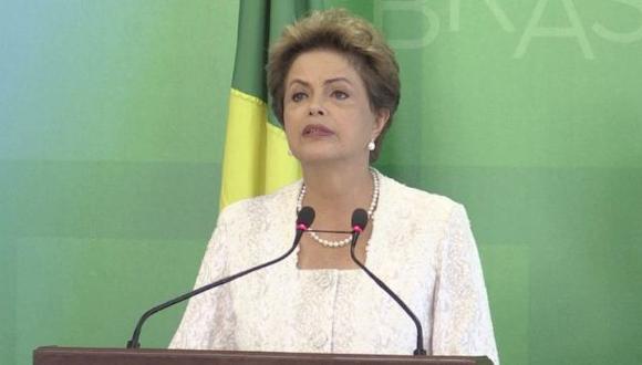 Dilma Rousseff dispuso un recorte del 10% en los salarios de los titulares de cada cartera. (AFP)