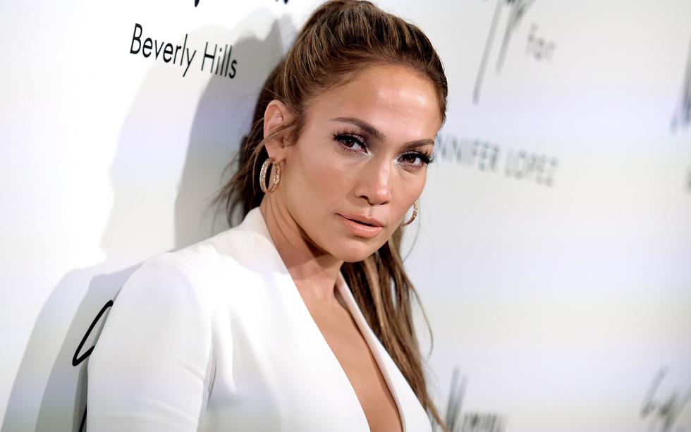 Jennifer Lopez repite vestido de hace unos años y luce doblemente espectacular.