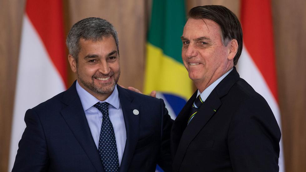 Presidentes de Paraguay, Mario Abdo Benítez, y de Brasil, Jair Bolsonaro, aseguraron que están unidos por la "libertad" y "democracia". (Foto: Infobae)