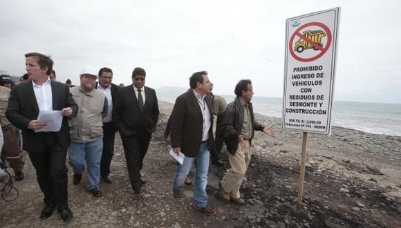 Autoridades inspeccionaron playas contaminadas de la Costa Verder. (Martín Pauca)