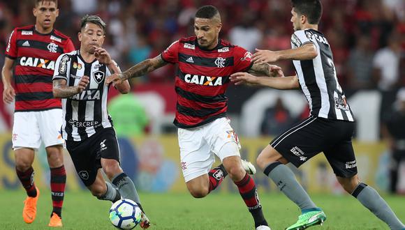 Paolo Guerrero vivió su último día en Flamengo y se iría a Inter de Porto Alegre. (Foto: Reuters)