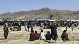 Unas 10.000 personas tratan de abandonar Kabul, según ONG italiana Emergency 