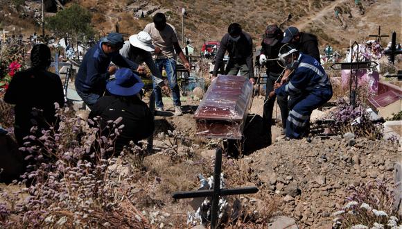 Las aglomeraciones en los cementerios de Arequipa habrían provocado el incremento de los contagios de coronavirus en esta ciudad. (Foto archivo GEC)