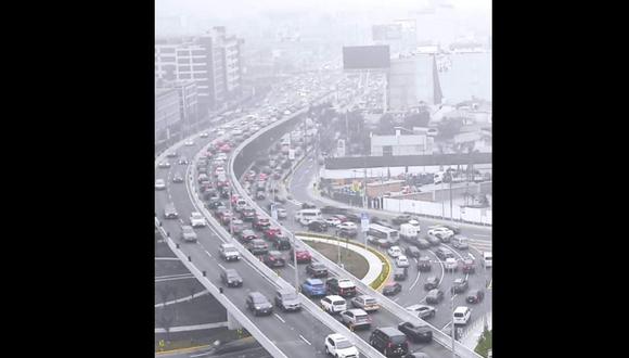 Reportan congestión vehicular tras inauguración de paso a desnivel del óvalo Monitor. (Foto: Facebook UDEAL)