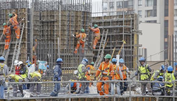 Hasta 20 mil puestos de trabajo formal estarían en riesgo, advierten laboralistas. El sector construcción sería uno de los más afectados porque utiliza mano de obra muy especializada.