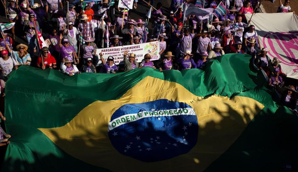 Miles de mujeres colapsan Brasilia en primera gran protesta contra Bolsonaro. (Foto: EFE)