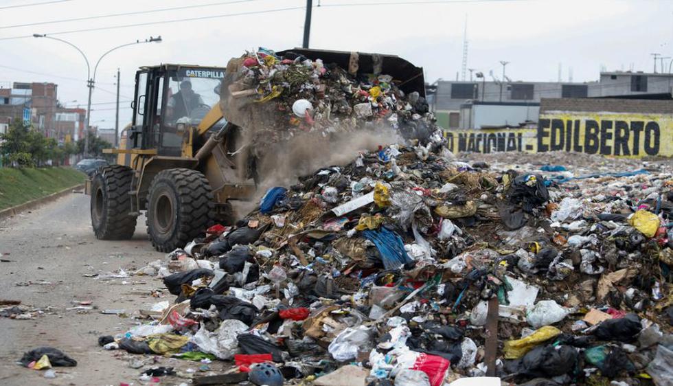 Camiones de Ministerio de Vivienda recogieron basura. (Difusión)